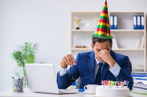 Kiện công ty vì bị tổ chức sinh nhật