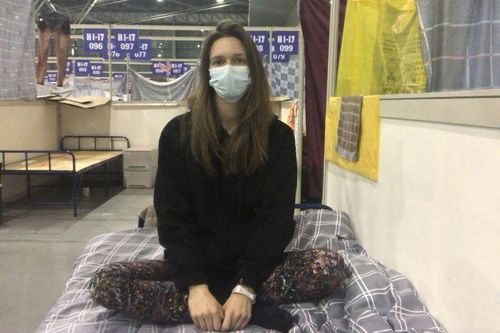 Bên trong khu cách ly sáng đèn 24/7 ở Thượng Hải
