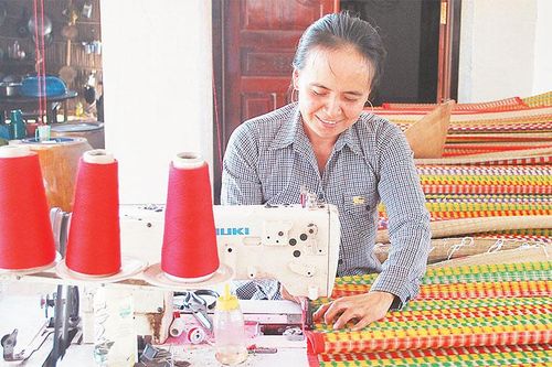 Phát triển bền vững làng nghề vùng đồng bằng sông Cửu Long