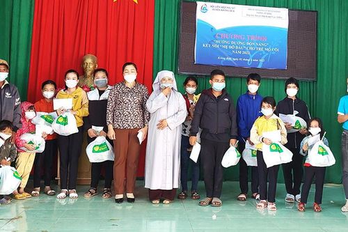 Các cấp Hội Liên hiệp phụ nữ ở Đắk Lắk nhận đỡ đầu 189 trẻ mồ côi