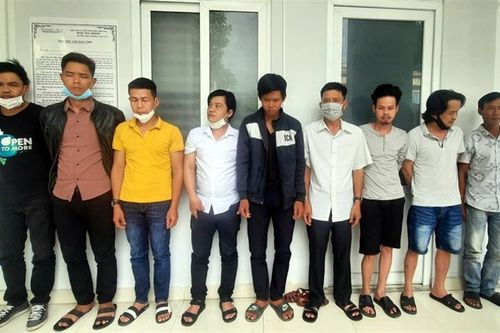 Phá tụ điểm cá độ bóng đá 'hút' giới sinh viên, công nhân