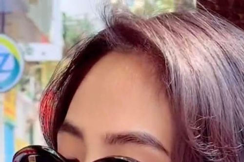 Ngồi ăn bún riêu 'sương sương', ca nương Kiều Anh lộ toàn đồ hiệu