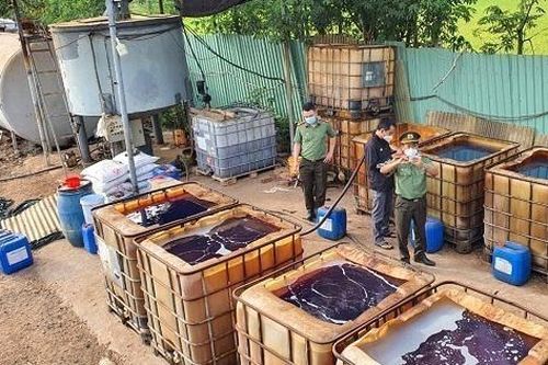 Bí thư, Chủ tịch xã bị chuyển công tác vì xưởng nấu dầu lậu 4.000 m2 'ẩn' giữa cánh đồng