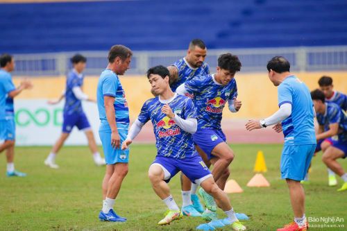 HAGL đối mặt án phạt hơn 200 triệu đồng từ AFC; Nội bộ Thái Lan dậy sóng trước thềm SEA Games 31