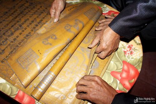 Ngôi đền ở Nghệ An lưu giữ nhiều đạo sắc phong, đồ tế khí cổ quý giá