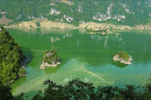 Vẻ đẹp lòng hồ sông Đà ở Tủa Chùa