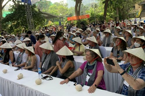 TP Hồ Chí Minh: Xử lý nghiêm hành vi 'chặt chém', ép du khách mua hàng