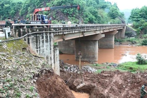 Quả bom được phát hiện dưới chân cầu trên quốc lộ 6 được hủy nổ thành công