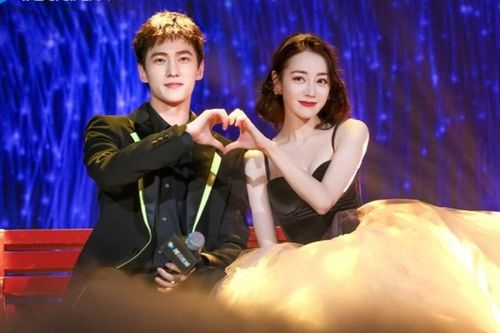 Hóa ra Địch Lệ Nhiệt Ba đã công khai hình mẫu bạn trai từ lâu, người đó chính là Dương Dương?