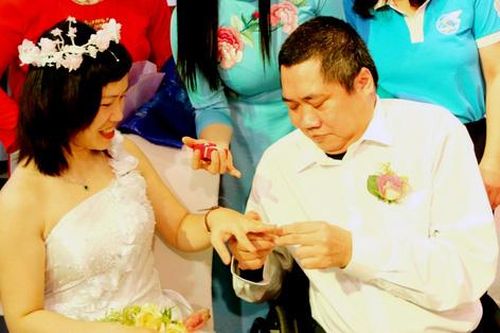 Lan tỏa tinh thần 'vượt qua chính mình' ở lễ cưới tập thể cho 10 cặp đôi khuyết tật