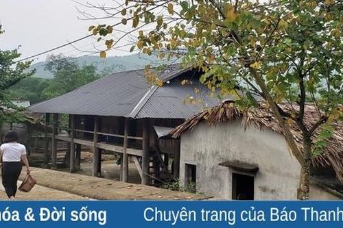 Những ngôi nhà sàn ở bản Năng Cát