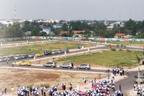 Bất chấp cảnh báo, 'sốt đất' vẫn tiếp diễn