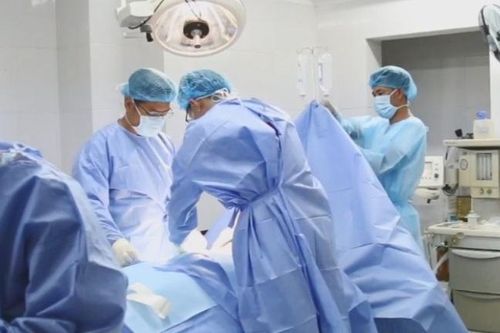 Trung tâm Y tế thị trấn Trường Sa cấp cứu ngư dân bị viêm ruột thừa cấp