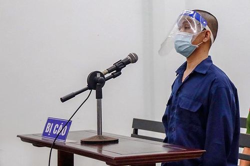 Tông xe vào người ngăn cản việc trộm cắp