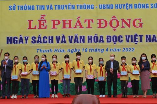 Gần 1.000 giáo viên, học sinh dự lễ Ngày Sách và Văn hóa đọc Việt Nam