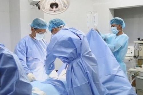 Trung tâm Y tế thị trấn Trường Sa cấp cứu kịp thời ngư dân viêm ruột thừa cấp