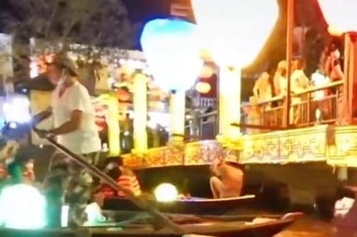 Du khách tố 'bị lừa' phải bỏ thêm tiền để được đi thuyền tham quan Chùa Cầu