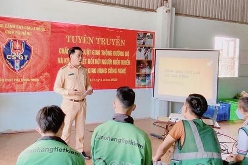 Tài xế xe công nghệ cam kết không sử dụng điện thoại khi lái xe