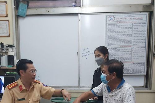 Thiếu tá CSGT bị kẻ vi phạm lao thẳng xe vào đã qua cơn nguy kịch