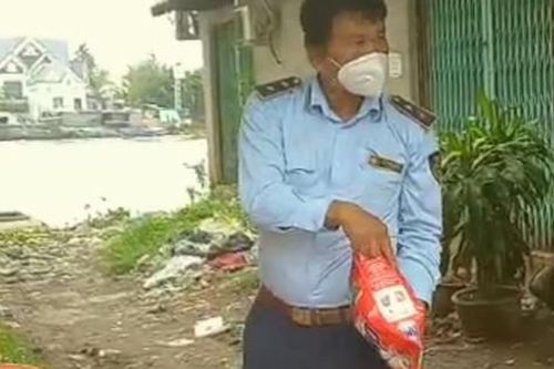Tràn lan bột giặt OMO giả, cửa hàng tạp hóa công khai bày bán