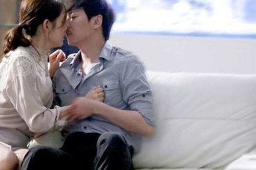 Chồng quá xấu trai, vợ lén lút sinh con với tình cũ đẹp trai để 'cải thiện nòi giống'