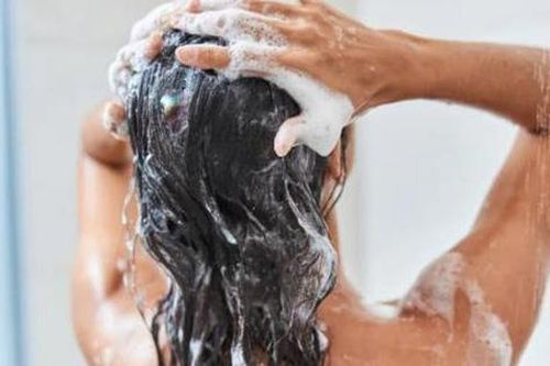 6 cách giúp mái tóc bóng mượt khi mùa hè đến