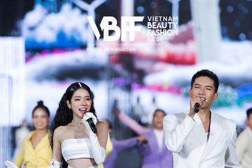 Phương Nga - Bình An cùng Anh Tú – LyLy chiếm lĩnh sàn diễn 'Vietnam Beauty Fashion Fest'
