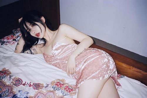 2 mỹ nữ xứ tỷ dân mặc kín cũng quyến rũ hơn người