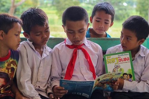 Giáo dục Lào khắc phục khủng hoảng bằng thư viện di động