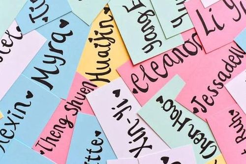 Cô gái kiếm hàng trăm triệu đồng bằng nghề đặt tên cho 'trẻ con'