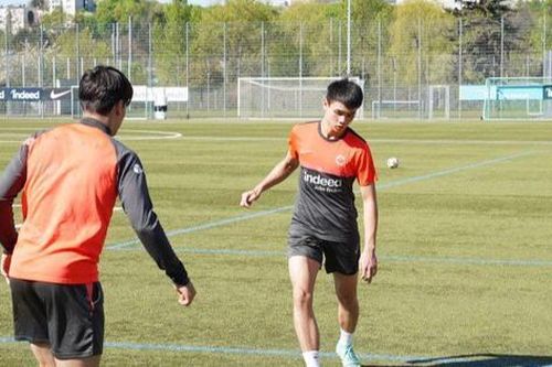 Hai ngôi sao U17 Việt Nam được CLB Eintracht Frankfurt chọn lựa