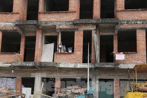 Cảnh loạt biệt thự bỏ hoang dọc đại lộ nghìn tỷ ở TP Vinh