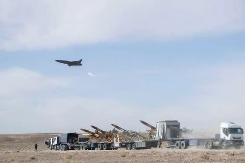 Iran thử nghiệm UAV tầm xa mới có thể mang theo 13 quả bom