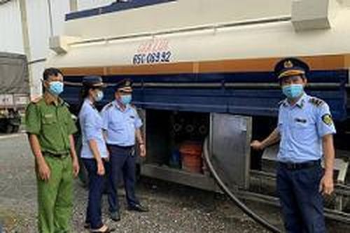 Cần Thơ: Xử phạt 30 triệu đồng một doanh nghiệp chuyển tải xăng dầu không đúng nơi quy định