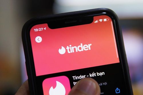 Ứng dụng Tinder ra tính năng hỗ trợ kết bạn an toàn bằng tiếng Việt