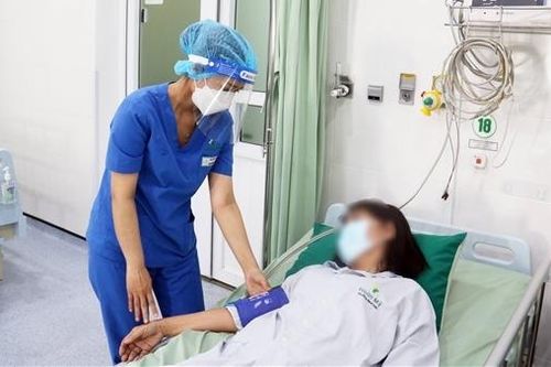 Nhập viện vì 'làm đẹp' bằng mỹ phẩm lột trắng da mua trên mạng