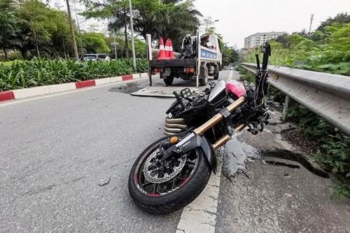 Mô tô phân khối lớn va chạm xe ga, một người tử vong tại chỗ