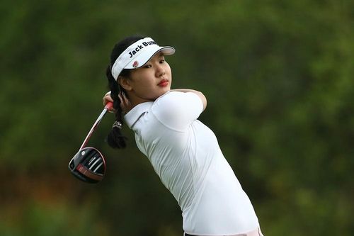 Những bóng hồng tỏa sáng ngày mở màn giải golf vô địch quốc gia