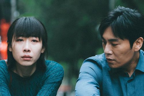 Bộ phim gây tranh cãi vì tình tiết 'ngủ với chồng cũ để cứu con'