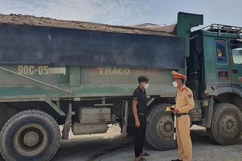 CSGT Hà Nội: Liên tục thay đổi địa bàn tuần tra chặn bắt xe quá tải