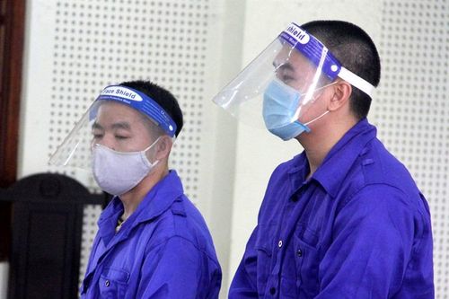 Đi cắt cỏ rồi vào… nhà đá