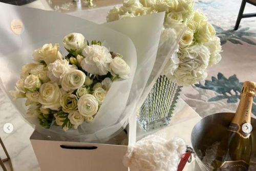 Tiệc chia tay đời độc thân của bà xã Hyun Bin được hé lộ