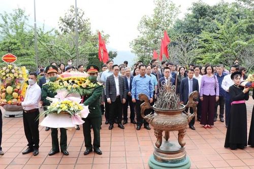 Hội Nhà báo Việt Nam hành hương về nguồn tại ATK Thái Nguyên
