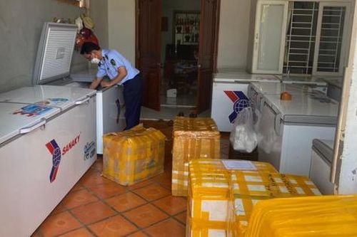 Thu giữ gần 100kg thực phẩm không rõ nguồn gốc kinh doanh trên mạng xã hội