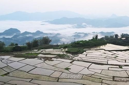 Săn mây, tắm suối trên đất Chiềng Yên