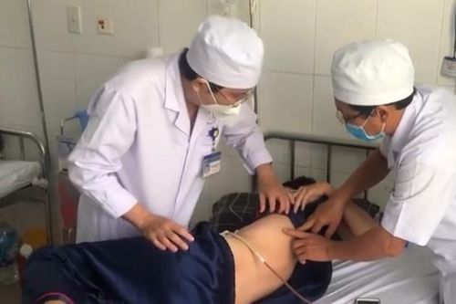 Bắt giữ cha dượng hành hung con riêng 16 tuổi nhập viện