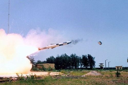 Ấn Độ thử nghiệm hai phiên bản tên lửa hành trình BrahMos