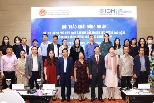 Thúc đẩy chuyển đổi số cho học sinh, sinh viên và người lao động