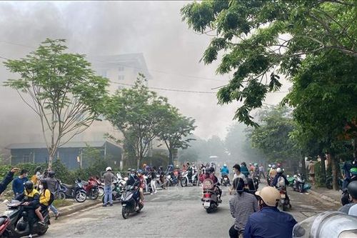 Dập tắt vụ cháy tại Trường Du lịch Huế