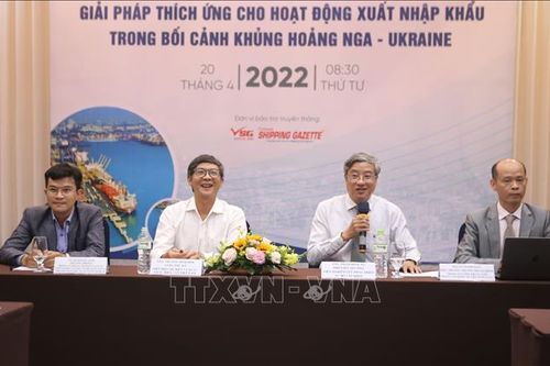 Hoạt động xuất nhập khẩu thích ứng với căng thẳng Nga - Ukraine